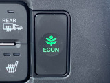 ECONスイッチを押すと・・・運転の仕方によるロスを抑え込み、燃費をよくするようクルマが頑張ります!他にも、エアコンの風量を抑えて、エンジン負担を軽減したりと幅広く活躍します!