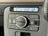 【オートエアコン】AUTOボタンを押してお好みの温度を設定!快適な室温でドライブをお楽しみいただけます♪