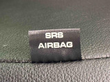 車両側方からの衝撃を緩和するSRSサイドエアバッグ(運転席/助手席)に加えて,SRSカーテンシールドエアバックも標準装備