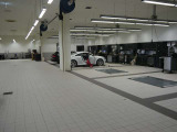 指定工場で車検までご対応可能。6ベイを完備したサービス工場を併設し、Audiライフをサポートします。