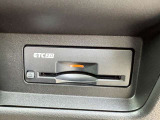 高速道路の料金所もスムーズに通過できるETC。阪神高速はETC使用時に距離料金でお得になります!ビルトインタイプですので、綺麗にスッキリ収まっています。多機能なETC2.0です!