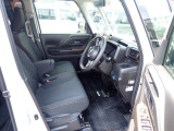 運転席です!足元の余裕も充分!