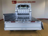 荷台アオリは3方向開き!フラットな荷台で効率よく荷物を積み降ろし出来ます!