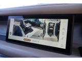 カメラを切り替えることによりフロントやサイドの映像が複数表示され、狭い駐車場や道、出入口においても安心してお乗りいただけます。
