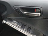 シートメモリーを装備しております!運転する方のシートポジションにボタン一つで操作できるので、とても楽々ですね♪