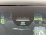【シティブレーキアクティブシステム】低速走行中に前方の車両等を認識し、衝突しそうな時は警報とブレーキで衝突回避と被害軽減をアシスト。より安全にドライブをお楽しみいただけます。