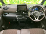 使いやすいスイッチ類が、スムーズな操作をサポートします。視認性の高い配置で、運転中の操作も安全です。