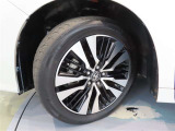 純正アルミホイール タイヤサイズは235/50R18