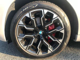【BMWアロイホイル】軽量かつ強度に拘ったアロイホイル。走行性能ポテンシャルを引き出す設計。車の足元を引き締めてくれる大きなポイントはアロイホイルです。