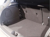 コンパクトなMINIですが、後部座席のシートアレンジにより、荷室を広げ、あらゆるシチュエーションにご対応が可能で御座います。