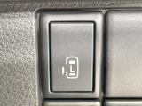 【パワースライドドア】スマートキーや運転席のスイッチでスライドドアの開閉が可能♪電動だから力を入れてドアを開ける必要が無く、小さいお子様でも、重い荷物を持っている時もラクに開け閉めできます♪