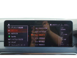 クルマの頭脳ともいえる、管理システム、iDrive。ナビだけではなく、オーディオ操作や車両情報の表示などをコントロールできます。便利さと安全性の向上にも繋がっています。