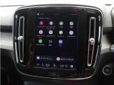 Google搭載のボルボなら、車内にいながら多彩なデジタルライフをお楽しみいただけます。Google Playから必要なアプリをダウンロードして、有意義な移動時間を楽しみましょう。