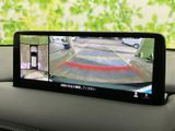 後退時の安全確認をサポート。駐車や狭い場所での取り回しが、よりスムーズに行えます。映像を参考に、安全運転を心がけましょう。
