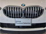 【キドニーグリル】BMWは約90年もの間、ほぼ全ての車両にひと目でBMWだと分かるこの特徴的なフロントグリルが備えられ、デザイン・アイコンとして親しまれてきました。