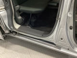 ホンダ車の低床ボディは乗りやすく、足元も広びろですよ。