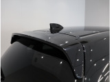 車のデザインにスッキリ溶け込むシャークフィンアンテナ。スタイリッシュで、ちょっといい車に乗っている感覚になりますね♪