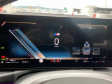 『運転』に対するBMWのこだわりはメーターパネルにも表れております。視野性の良いメーターパネルは疲労感の軽減と、運転の楽しさをもたらしてくれます。