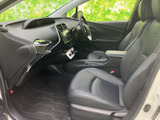 運転席からの視界の広さが、安全運転をサポート。周囲の状況を把握しやすく、安心して運転を楽しめます。快適なドライビングポジションです。