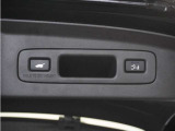 ◆予約クローズ機能付きパワーテールゲート◆キーや運転席のボタン、ハンズフリー機能など多彩なアクセスで自動開閉できます。