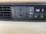 USBとCtype接続ができ、Ctypeは急速充電なので車の中で充電できます