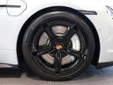 F:265/35R21 R:305/30R21