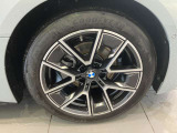 アウトバーンの走行を見据えたBMWの足回りは高い走行性能にこだわりが御座います。