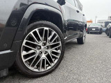 純正19インチアルミホイール!JEEPのエンブレムが魅力的!