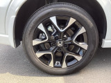 純正アルミホイールです。足元が引き立つので、車全体のイメージがアップしますよ!