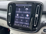 各種ドライビング機能の設定、ネットワーク接続をセンターパネルより行うことが可能です
