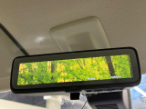 【デジタルルームミラー】後席の大きな荷物や同乗者で後方が確認しづらい時でも安心!カメラが撮影した車両後方の映像をルームミラー内に表示。クリアな視界で状況の確認が可能です!