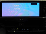 デイスプレイオーディオを装備。スマホとクルマをつなぐことで、いろんなサービスが楽しめます。(AppleCarplay/AndroidAuto 対応)