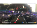 【コックピットディスプレイ】新しいディスプレイコンセプトを採用したデジタル式メーターパネルです。大型で高精細ディスプレイにより様々な情報を容易に読み取ることができます。