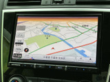 鮮明な地図表示で、運転中の視認性を高めます。詳細な地図情報により、安全でスムーズなナビゲーションをサポートします。