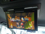 純正12型フリップダウンモニター搭載!後席の方も大画面で映像コンテンツをお楽しみいただけます♪