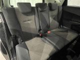 内装工程では、中古車を気持ちよくお乗りいただけるよう清掃しています。ニオイの元となるフロアカーペットまで洗浄・消臭済み?