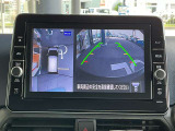 『アラウンドビューモニター』は、空から見下ろすような視点で、スムースな駐車と安全確認をサポートします。