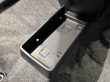 ティッシュ箱もぴったり収まるセンターフロアトレイ