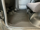 足元は広々♪しっかり内装ルームクリーニングを実施しています。車に自信があるからこそ、是非一度ご来店頂き見てもらえると幸いです。