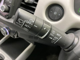 視界を良好に保つワイパーレバー。雨の日もクリアな視界を確保し、安全な運転をサポートします。