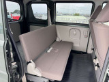 荷物が多いときや長さのあるものを運ぶときに便利な一体可倒式リヤシート☆