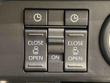 パワースライドドア ウェルカムオープン機能 降車時にスイッチで予約をしておけば、乗車時に電子カードキーを持って車に近づくだけでパワースライドドアが自動で解錠しオ-プン♪