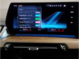 【ⅰドライブナビゲーション】文字情報も鮮明に表示する高解像度カラーディスプレイを採用。視認性に優れた地図デザインと特徴的な建造物を目印にした描写表示で現在位置を把握できます。地図データの更新も可能です