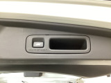 【電動リアゲート】トランクスイッチや純正リモコンなどボタン一つで簡単スムーズに開閉できます♪