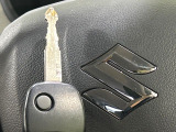【キーレス】少し離れた場所からでもボタン一つでドアの開錠・施錠ができるのでとっても便利!ドアの鍵穴周りに傷をつけることもありません♪