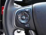 【ステアリングスイッチ】運転中、前方から目線をそらすことなく、オーディオ等の操作が可能な便利機能!