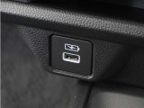 ◆USBチャージャー◆スマートフォンの充電等にも便利なUSBチャージャー!使いやすい場所に装備されています。