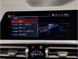 【ⅰドライブナビゲーション】文字情報も鮮明に表示する高解像度カラーディスプレイを採用。視認性に優れた地図デザインと特徴的な建造物を目印にした描写表示で現在位置を把握できます。地図データの更新も可能です