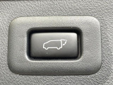 【パワーバックドア】スマートキーや運転席のボタンを押すだけでリアゲートが自動で開閉します!荷物を持っている時や、高い位置にあるバックドアを閉める際に便利な機能です♪