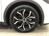 19インチ純正アルミホイール(225/55R19)装着です。